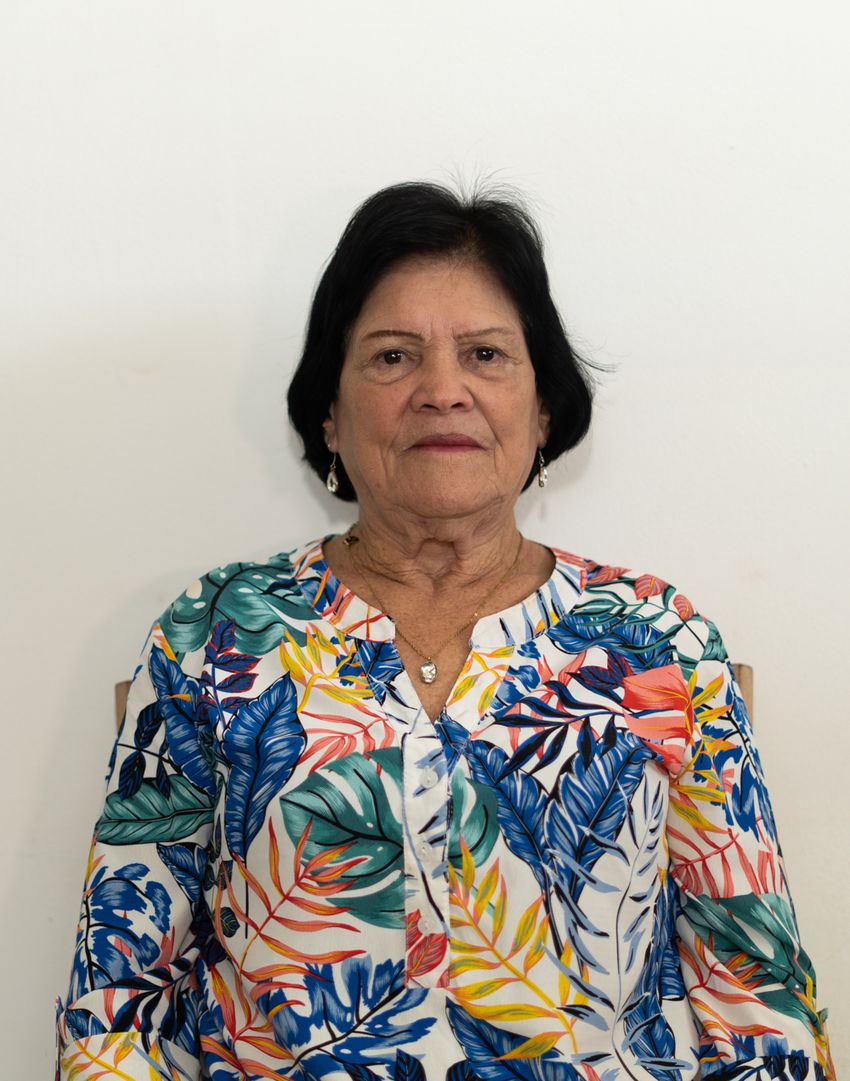 Residente del Hogar — señora blusa flores